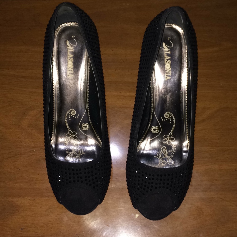 Black heels. Only been used once for prom.